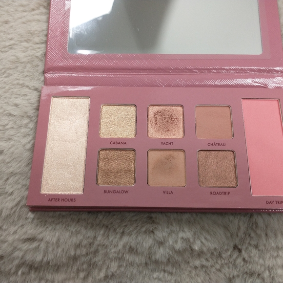 Wander Beauty Getaway Palette - Picture 2 of 3